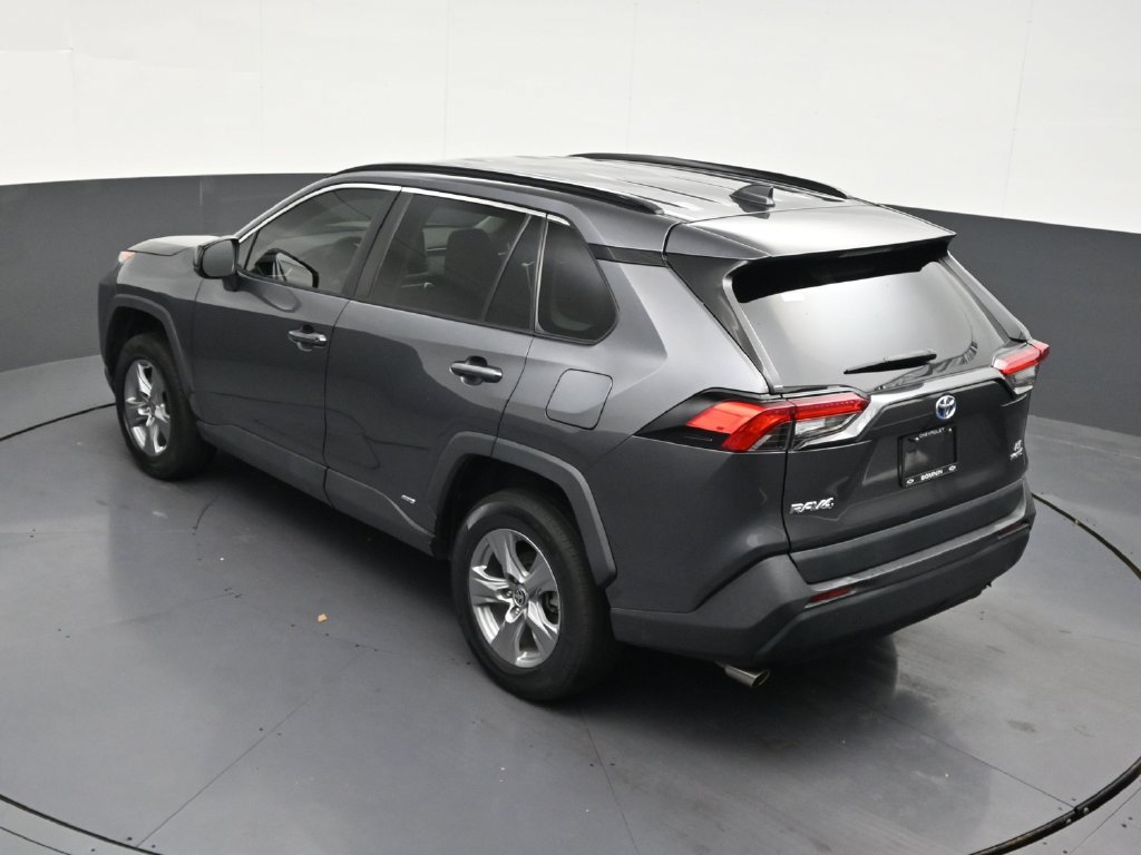 Used 2022 Toyota RAV4 LE AWD/4WD image 17