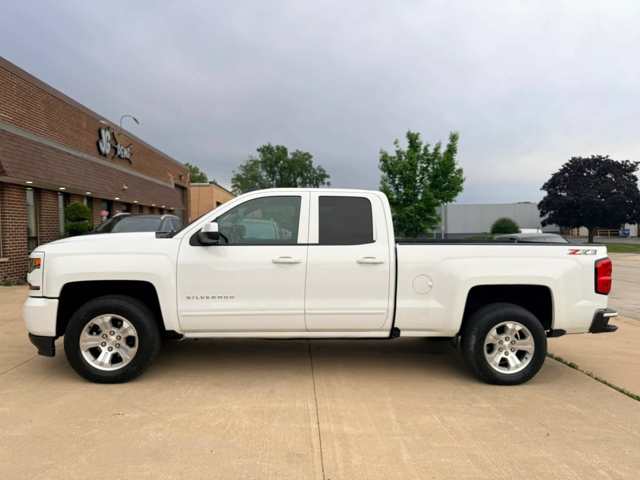 Used 2019 Chevrolet Silverado 1500 LT w/ All Star Edition AWD/4WD image 7