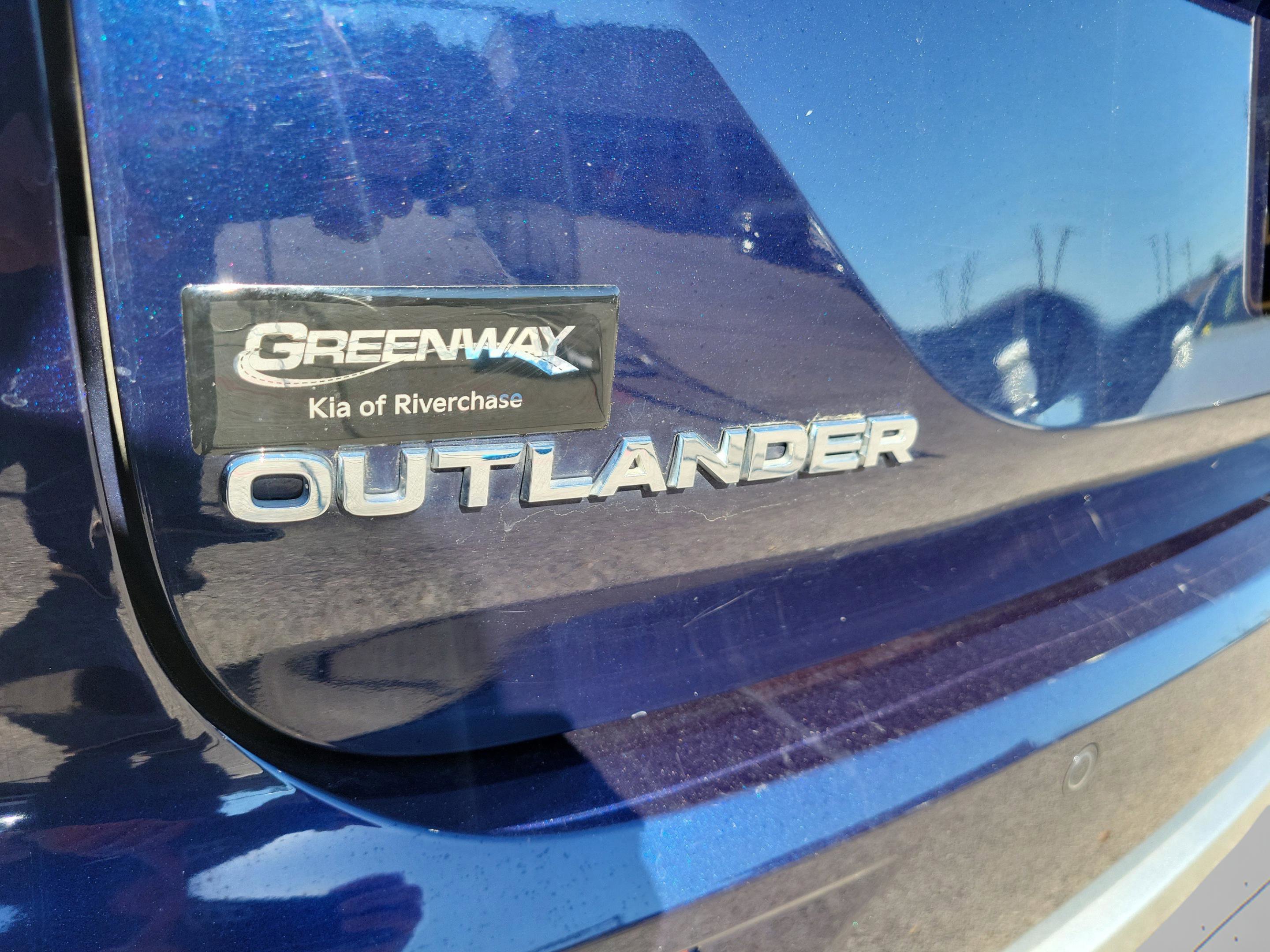 Used 2024 Mitsubishi Outlander SE image 10