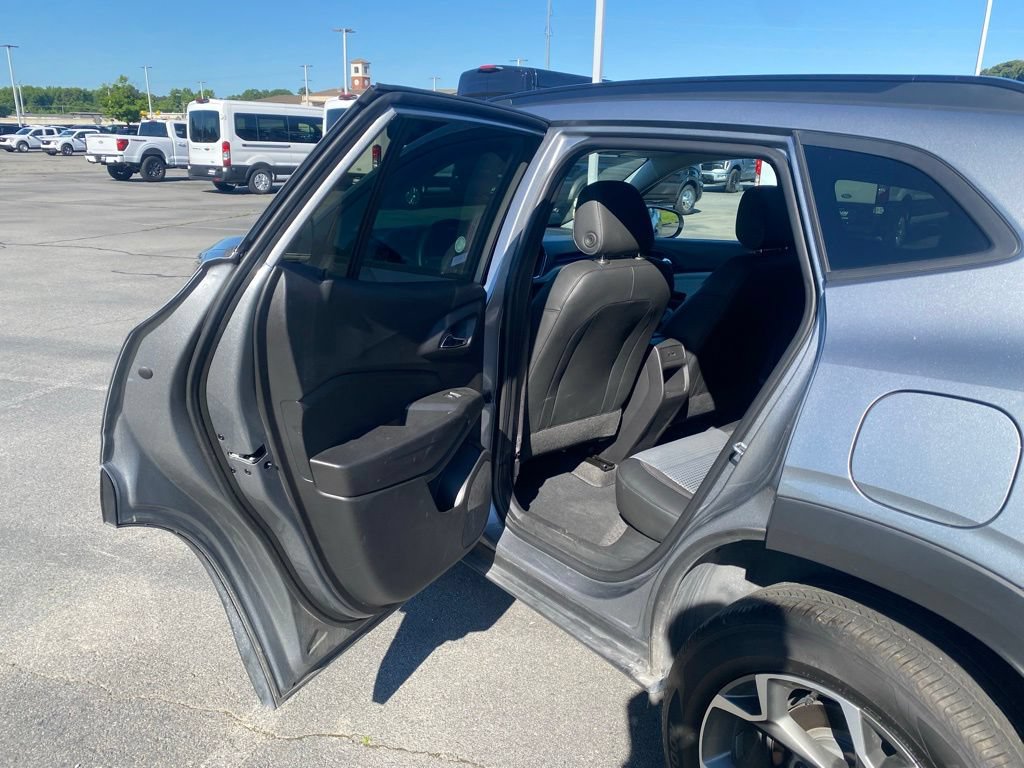 Used 2025 Chevrolet Trax LT w/ LT Convenience Package FWD image 26
