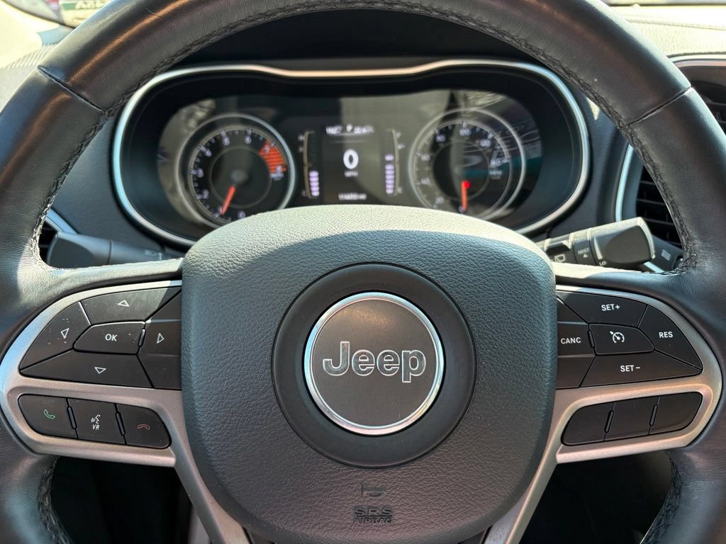 Used 2019 Jeep Cherokee Latitude Plus w/ Cold Weather Group AWD/4WD image 14