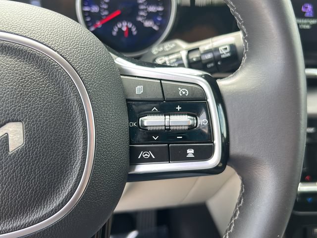 Used 2024 Kia Carnival EX FWD image 24