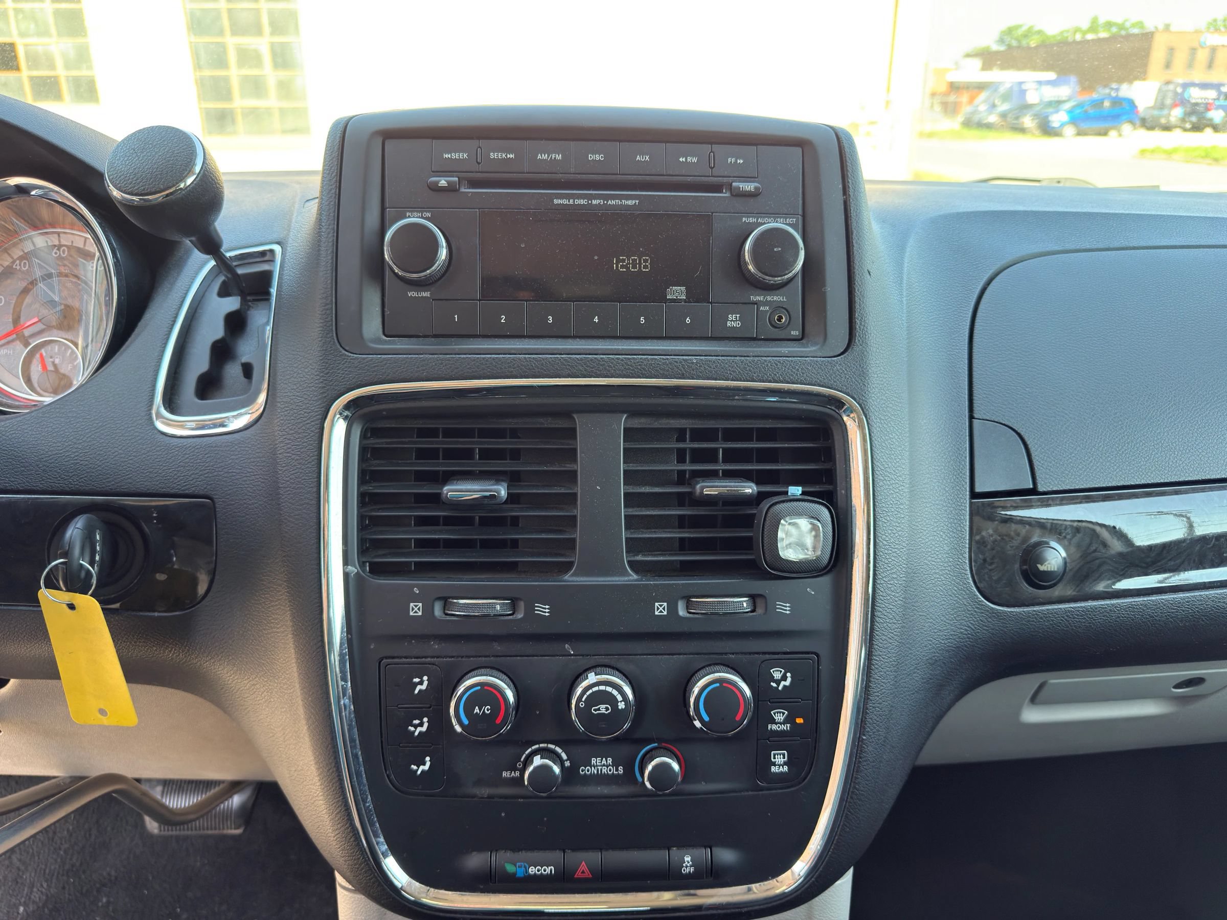 Used 2015 Dodge Grand Caravan SXT FWD image 15