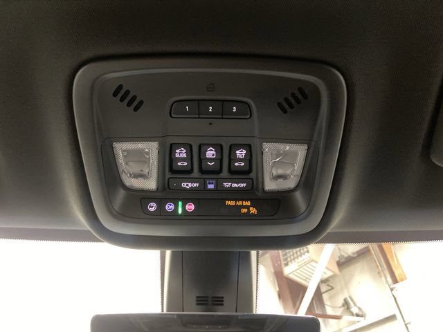 Used 2023 Chevrolet Traverse RS image 27