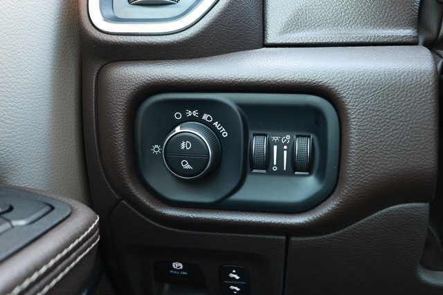 Used 2025 RAM 1500 Laramie AWD/4WD image 15