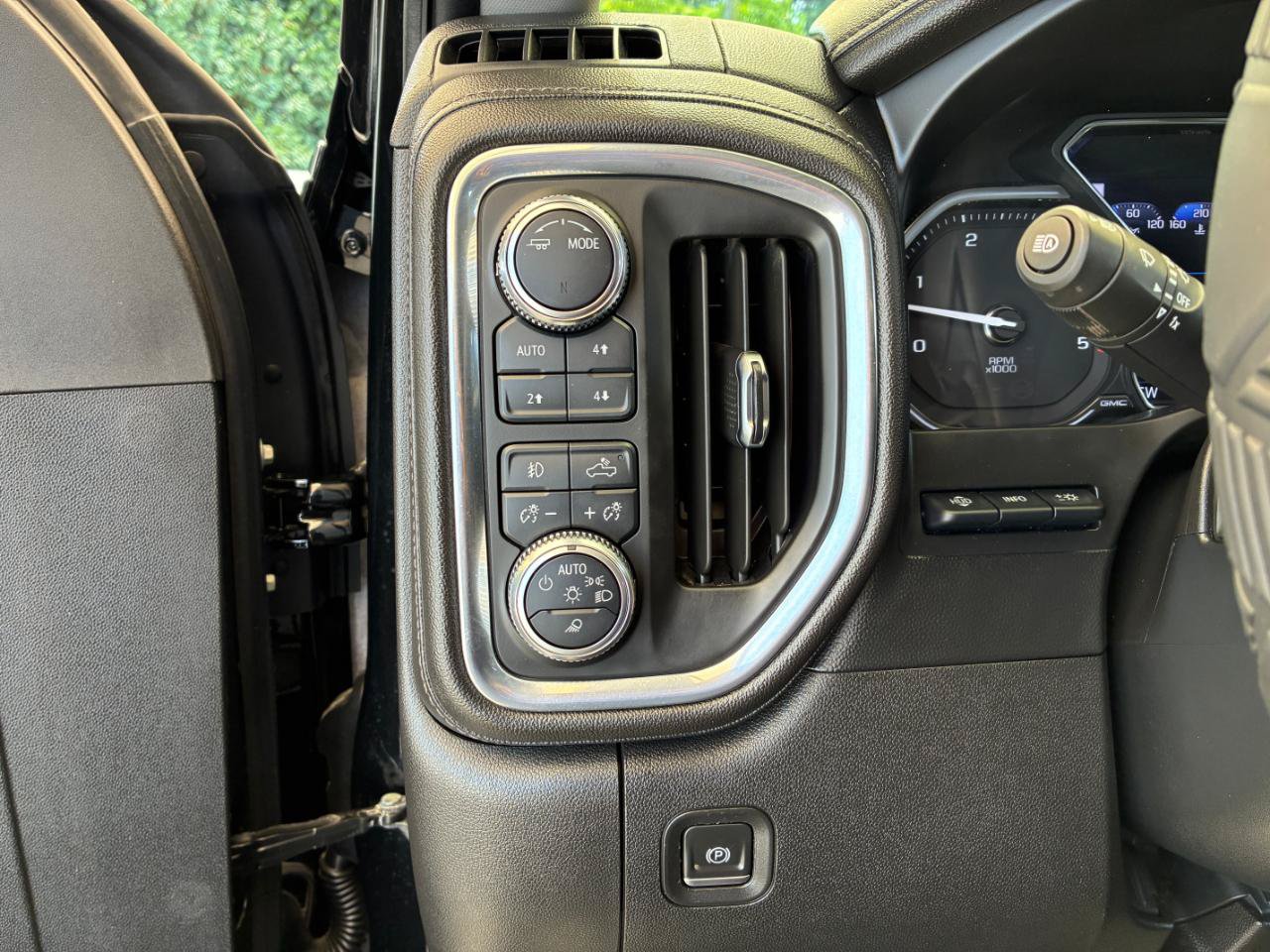 Used 2021 GMC Sierra 3500 Denali w/ Denali Ultimate Package AWD/4WD image 24