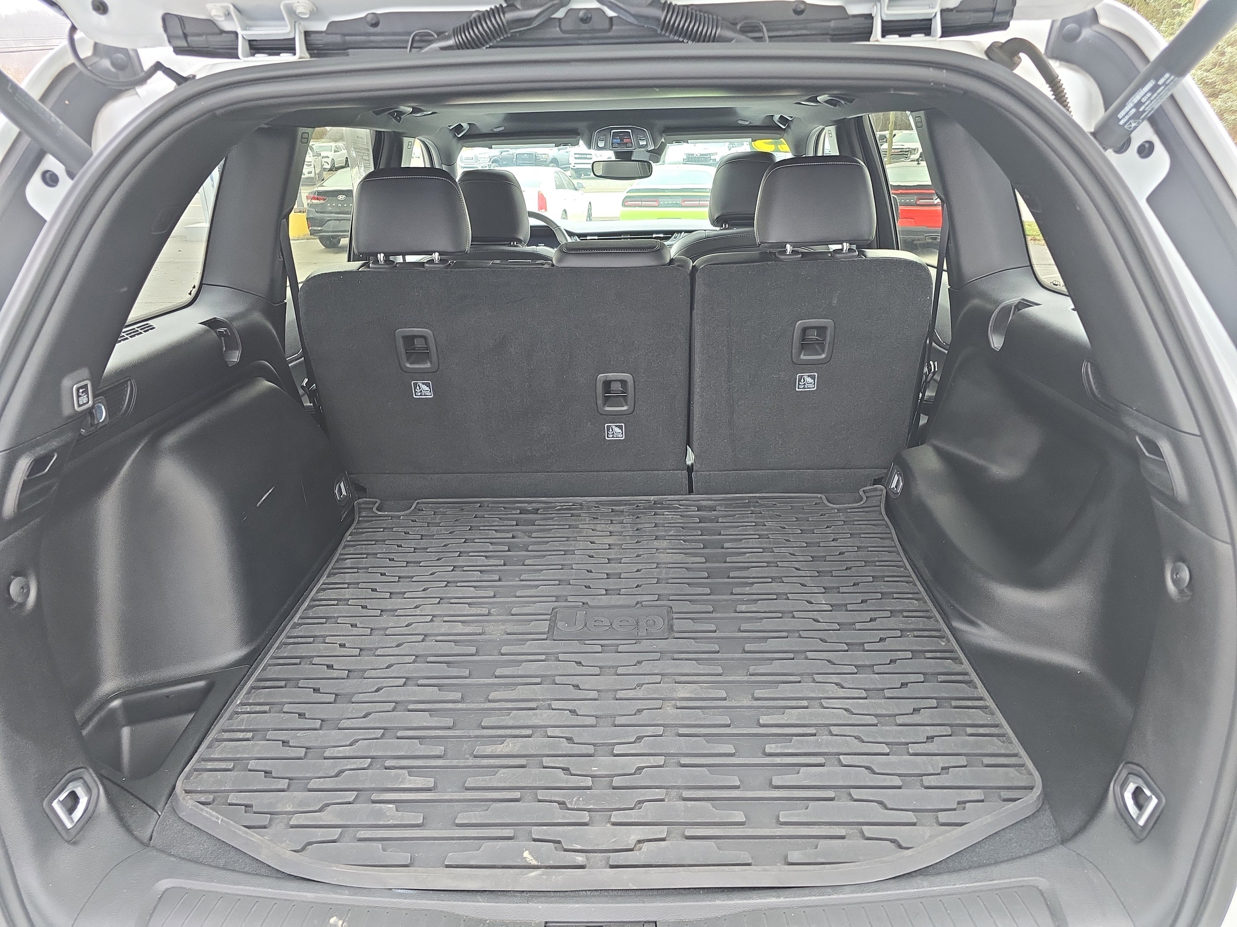 Used 2023 Jeep Grand Cherokee Altitude image 5