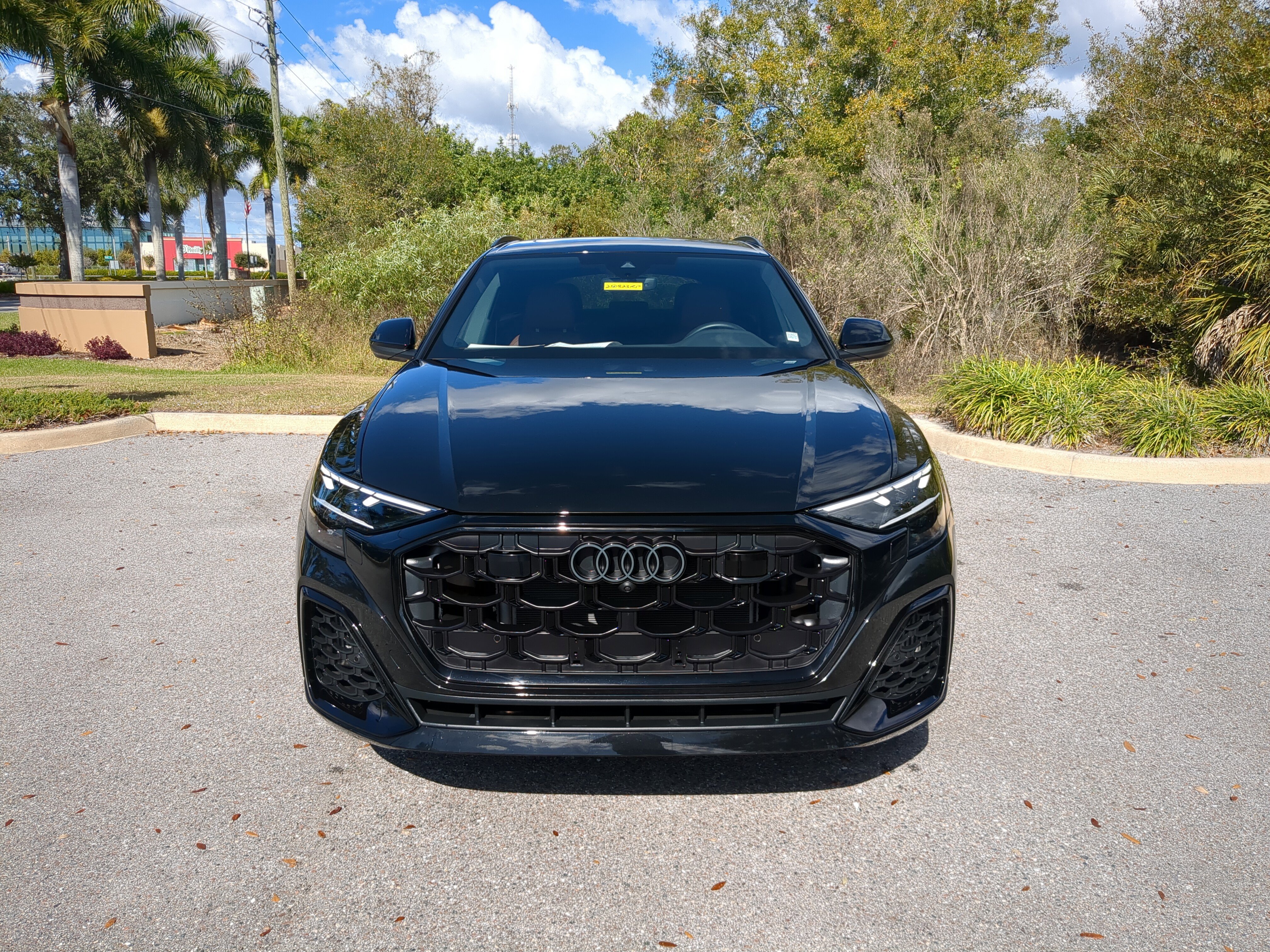 Used 2025 Audi Q8 Premium Plus w/ Premium Plus Package image 2