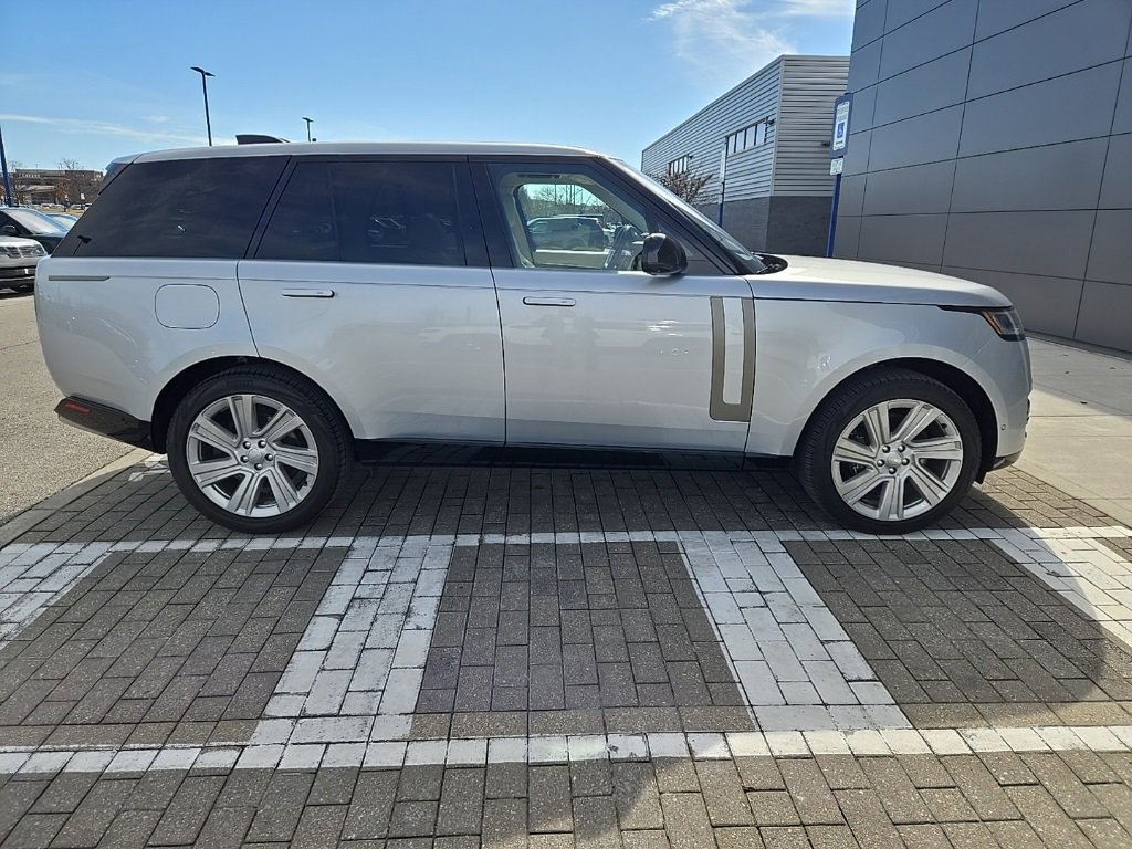 Used 2023 Land Rover Range Rover SE image 4