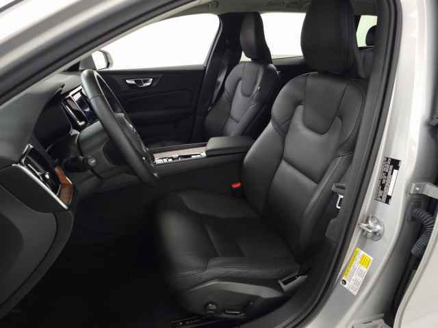 Certified 2025 Volvo V60 B5 Cross Country Plus image 17