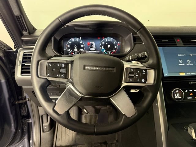 Used 2025 Land Rover Discovery S AWD/4WD image 17