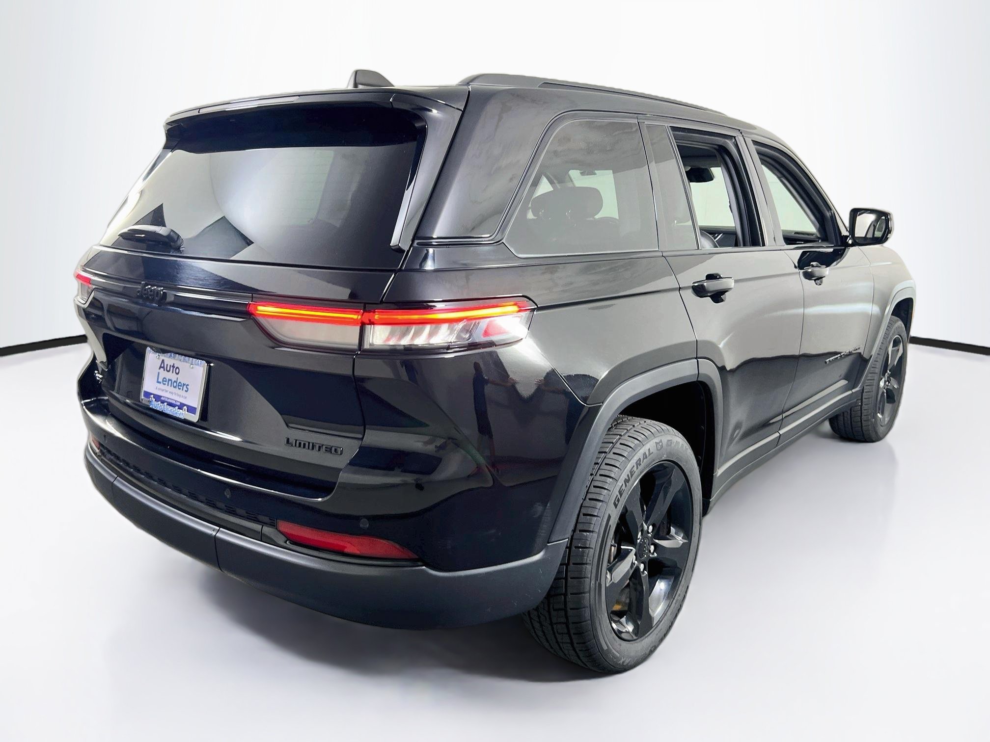 Used 2023 Jeep Grand Cherokee Limited w/ Black Appearance Package AWD/4WD image 5