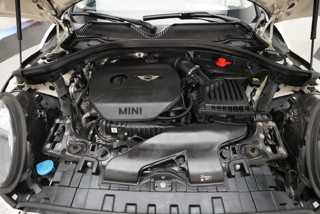 Used 2016 MINI Cooper Clubman FWD image 3