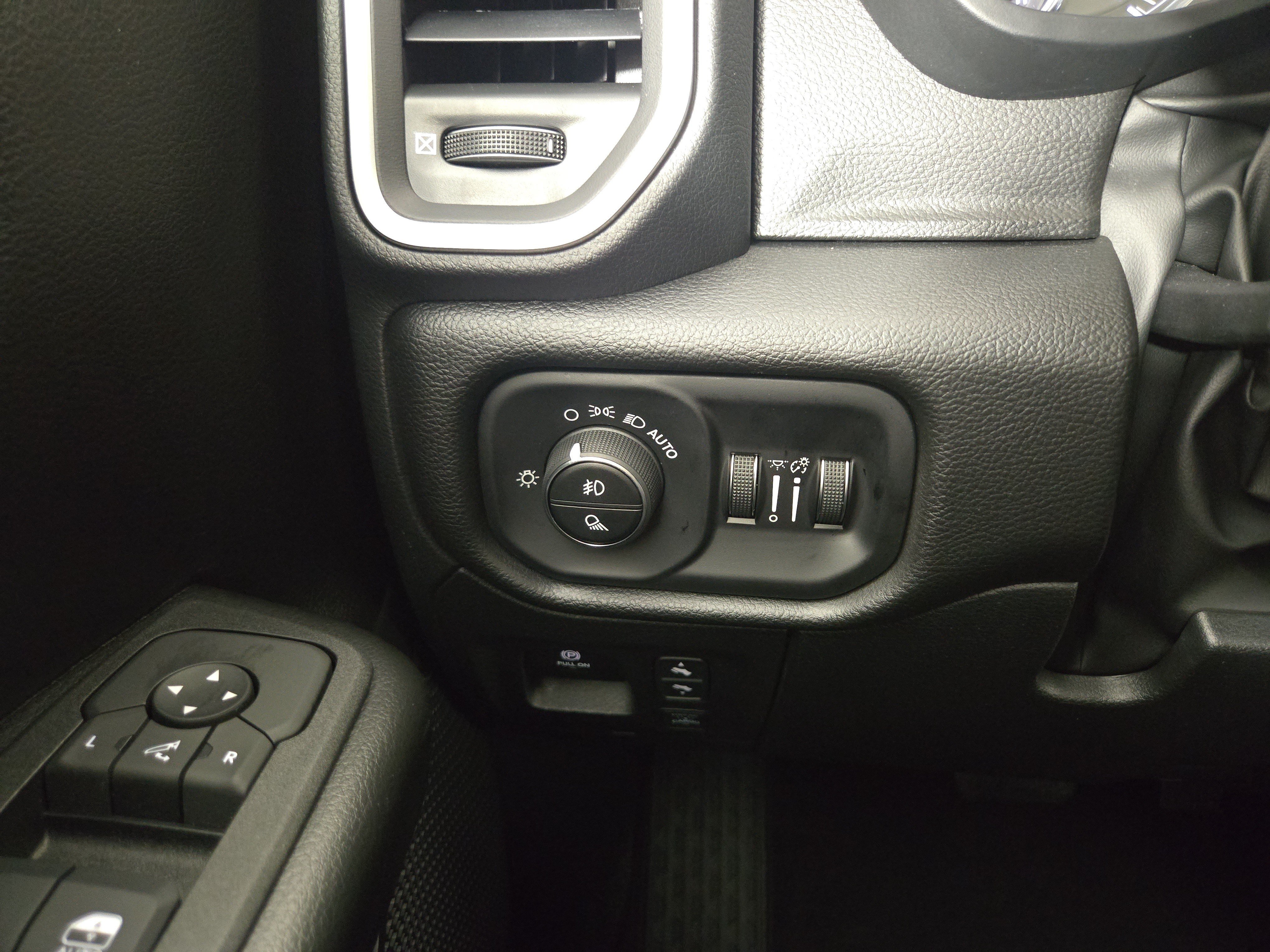 Certified 2025 RAM 1500 Big Horn AWD/4WD image 32