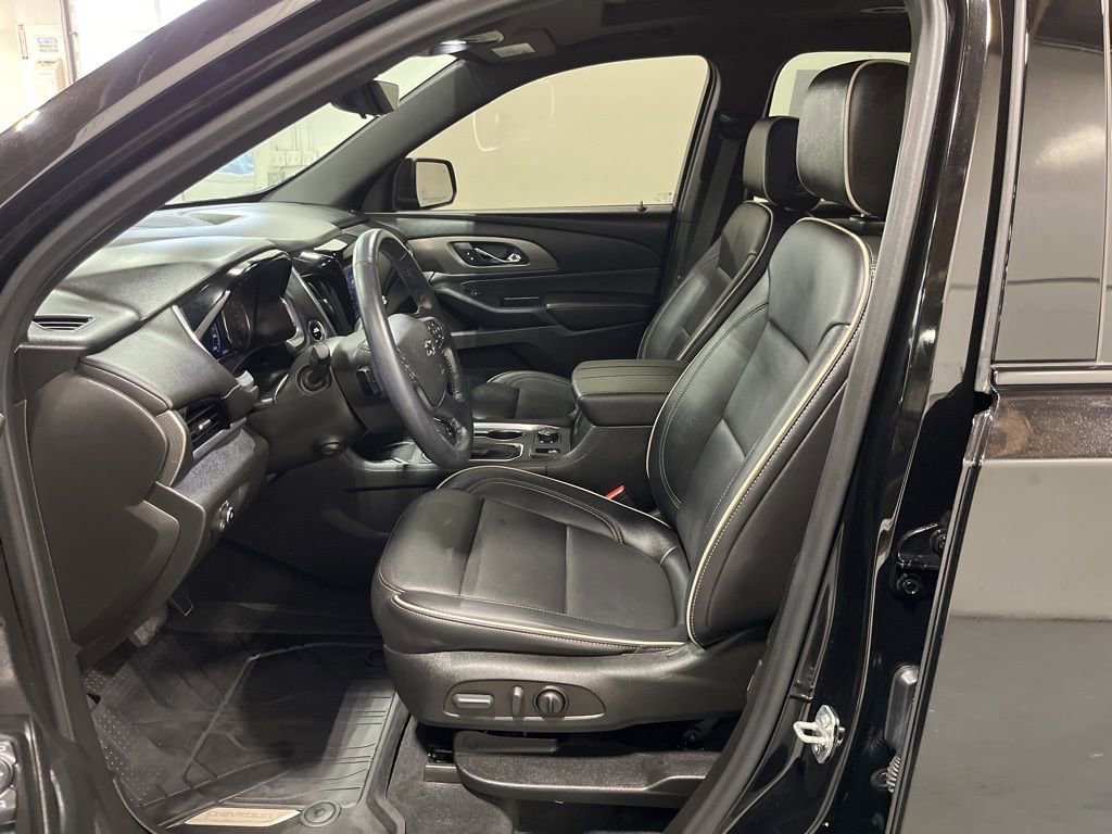 Certified 2022 Chevrolet Traverse Premier w/ Redline Edition image 27