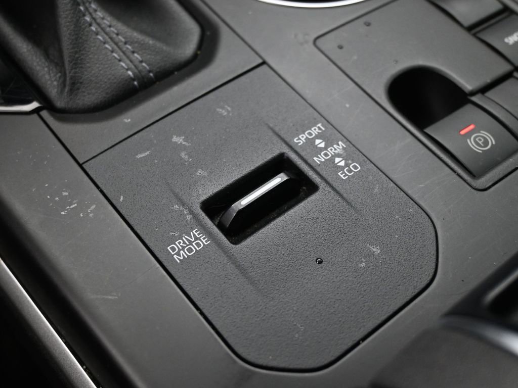 Used 2024 Toyota Highlander LE image 19