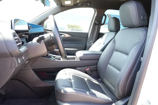 Used 2025 Chevrolet Traverse LT FWD image 8