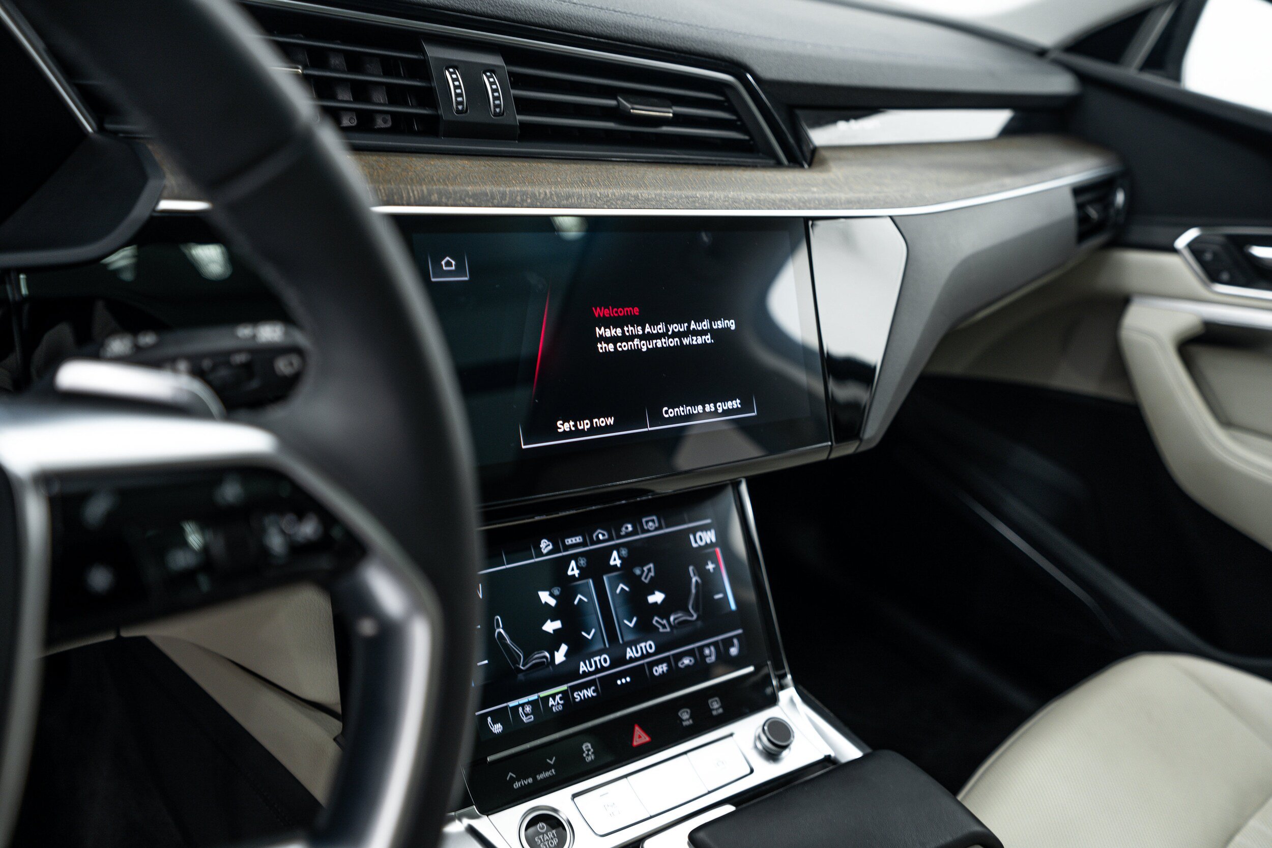 Certified 2024 Audi Q8 e-tron Premium Plus w/ Premium Plus Package AWD/4WD image 13