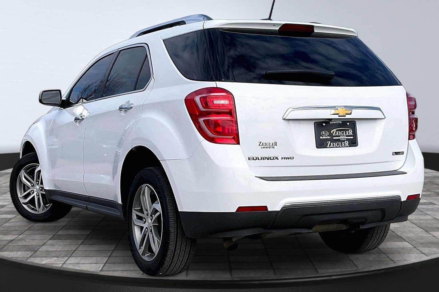 Used 2017 Chevrolet Equinox Premier w/ Enhanced Convenience Package image 11