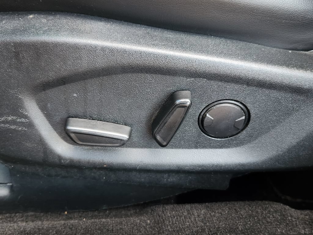Used 2019 Ford Explorer XLT w/ Equipment Group 202A AWD/4WD image 15