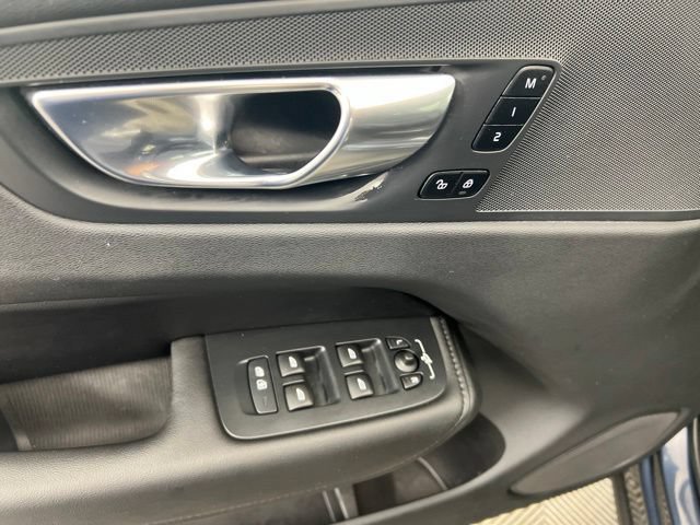 Used 2023 Volvo XC60 B5 Plus AWD/4WD image 13