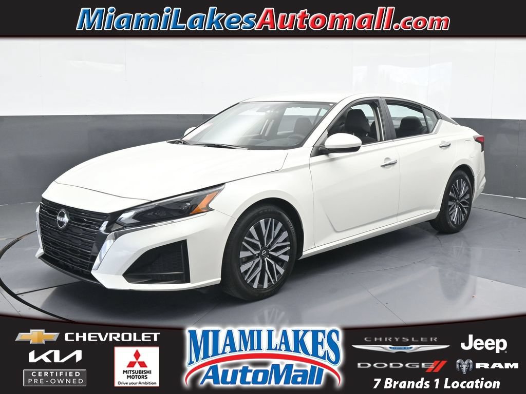 Used 2023 Nissan Altima 2.5 SV FWD image 1