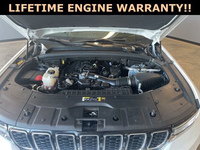 Used 2024 Jeep Grand Cherokee Limited image 45