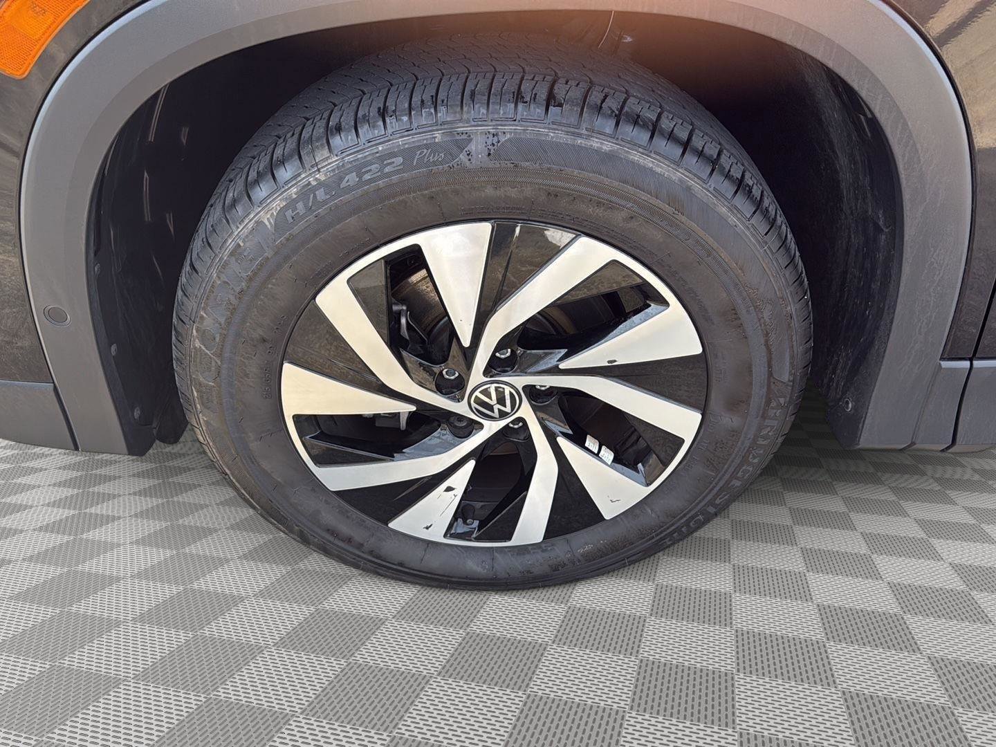 Certified 2025 Volkswagen Tiguan S image 9