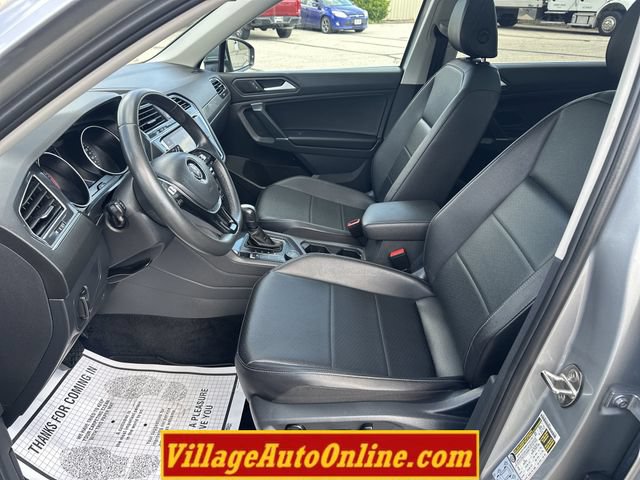 Used 2020 Volkswagen Tiguan SE w/ Panoramic Sunroof Package AWD/4WD image 12