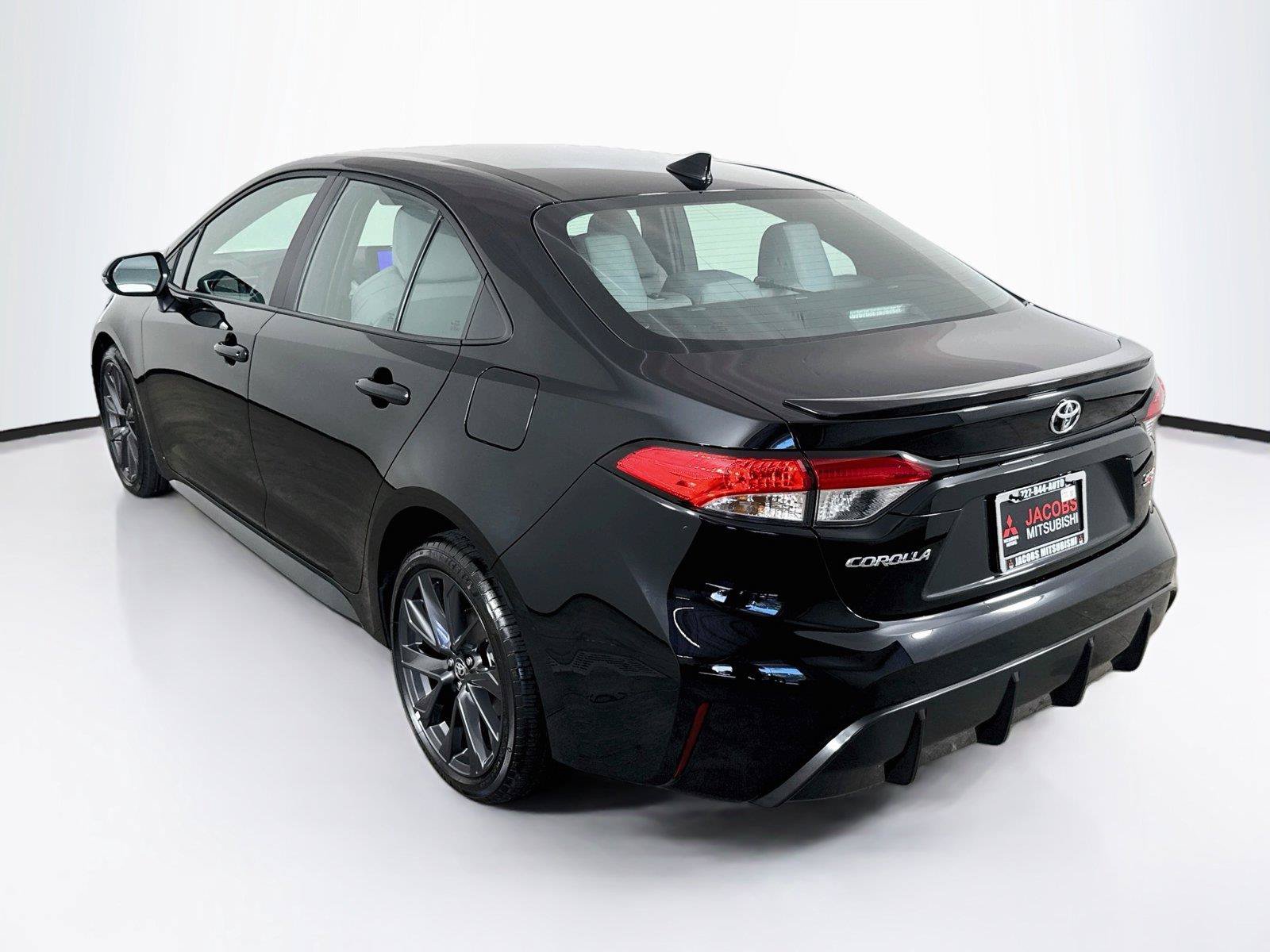 Used 2026 Toyota Corolla SE FWD image 3