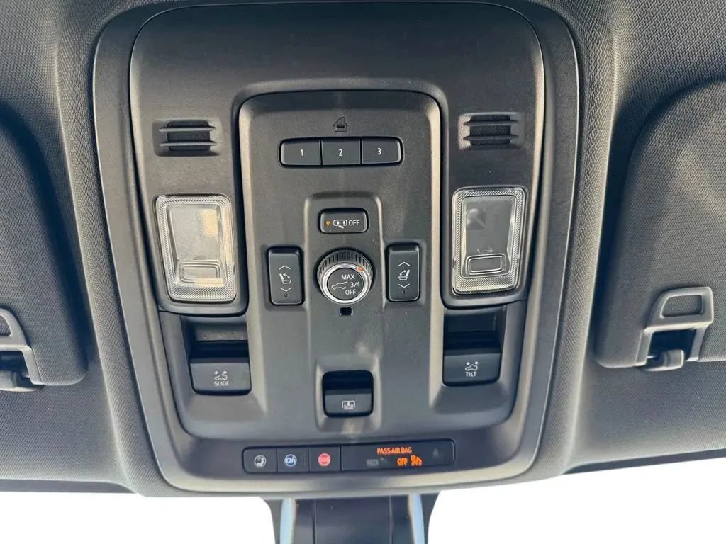 Used 2021 GMC Yukon SLT w/ SLT Premium Package AWD/4WD image 31