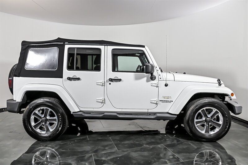 Used 2012 Jeep Wrangler Unlimited Sahara w/ Connectivity Group AWD/4WD image 10