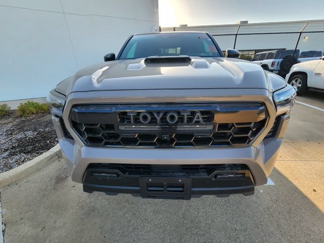Used 2025 Toyota Tacoma TRD Pro AWD/4WD image 2