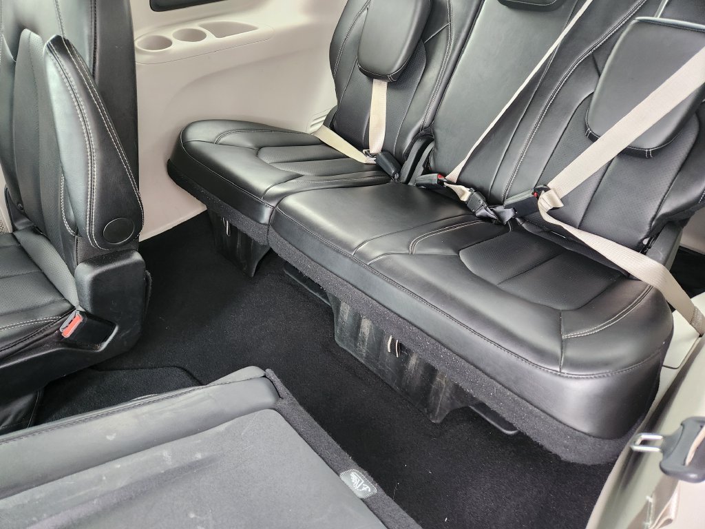 Used 2024 Chrysler Pacifica Touring-L FWD image 34