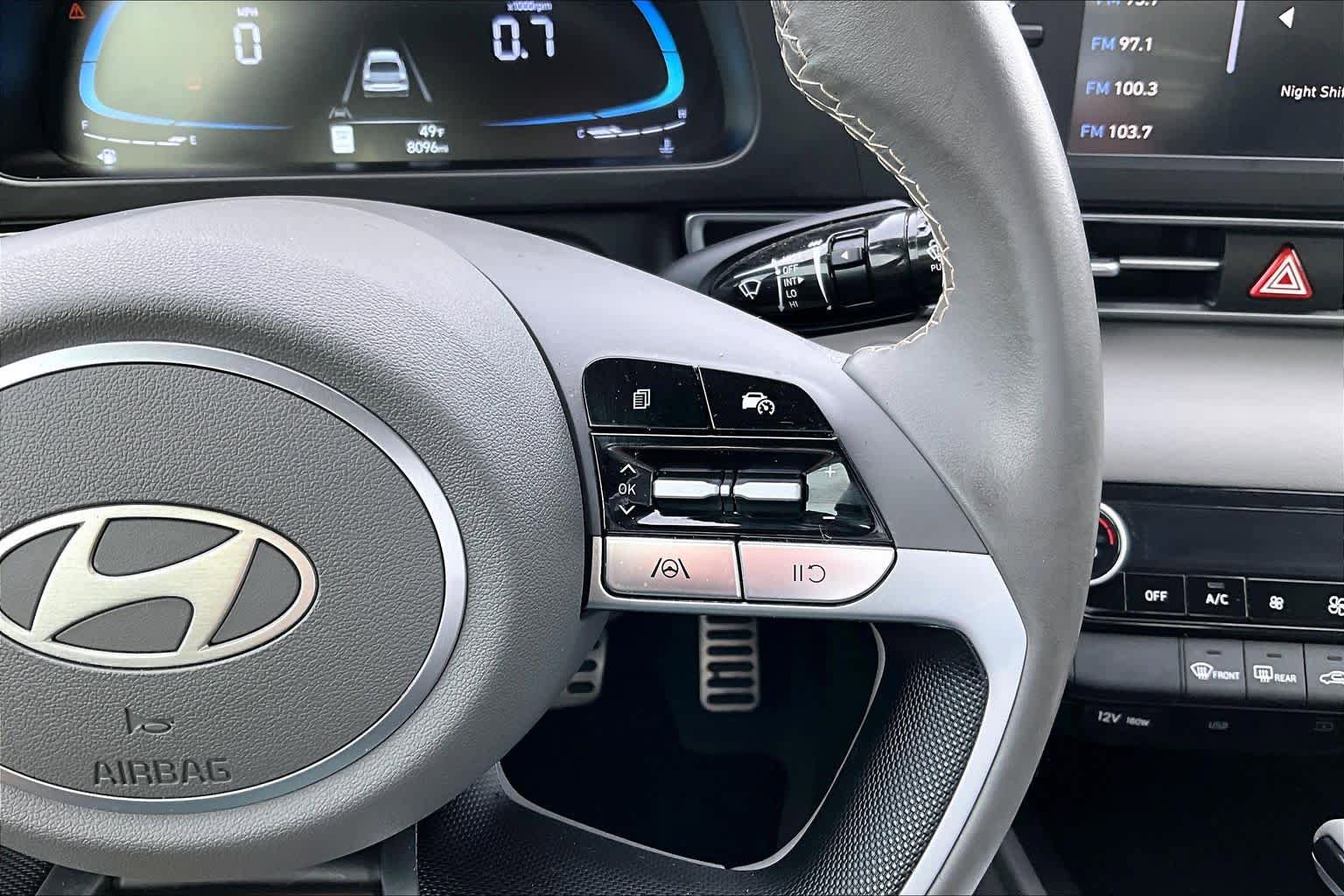 Used 2025 Hyundai Elantra Sport image 24
