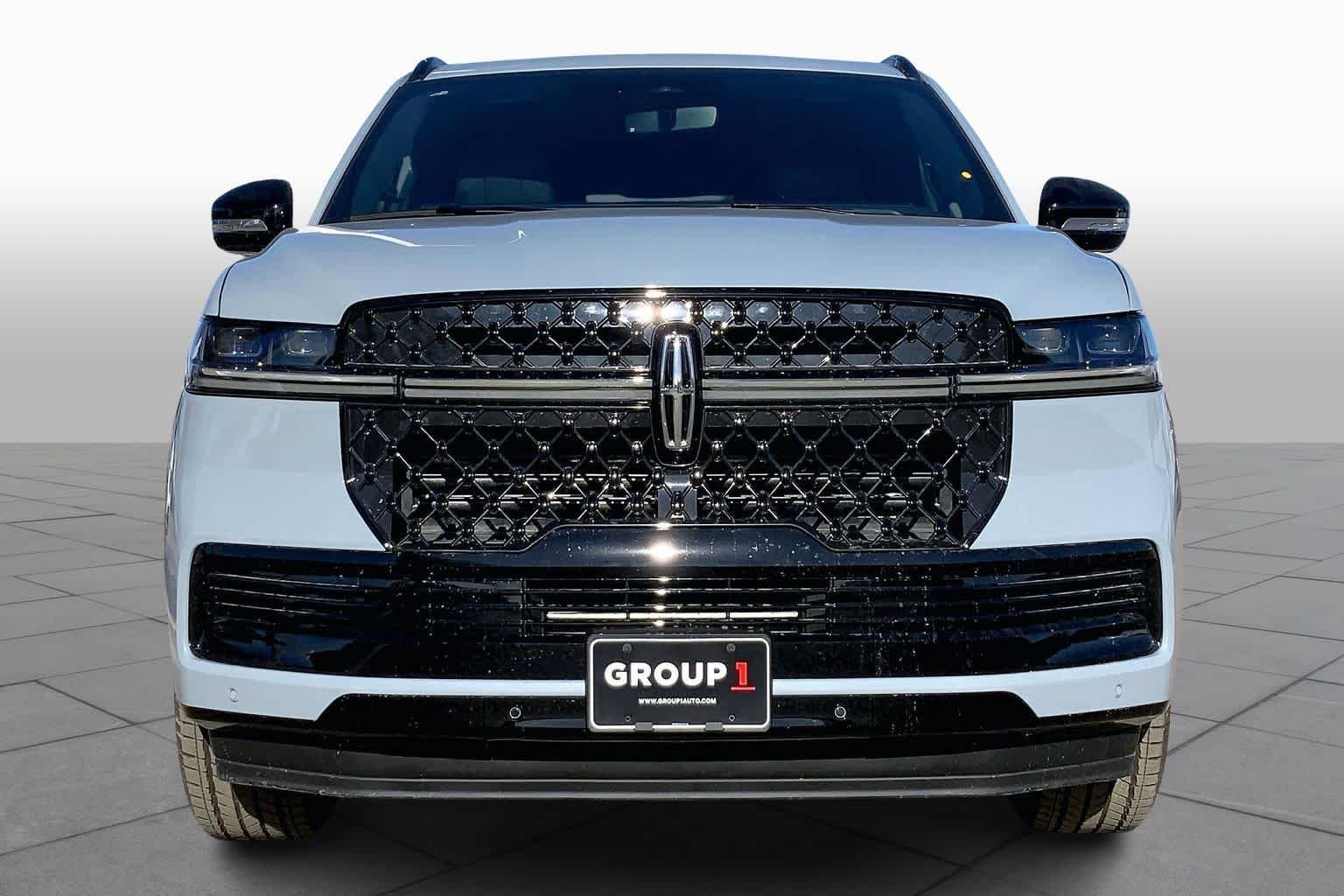 New 2026 Lincoln Navigator L Reserve w/ Jet Appearance Package image 3