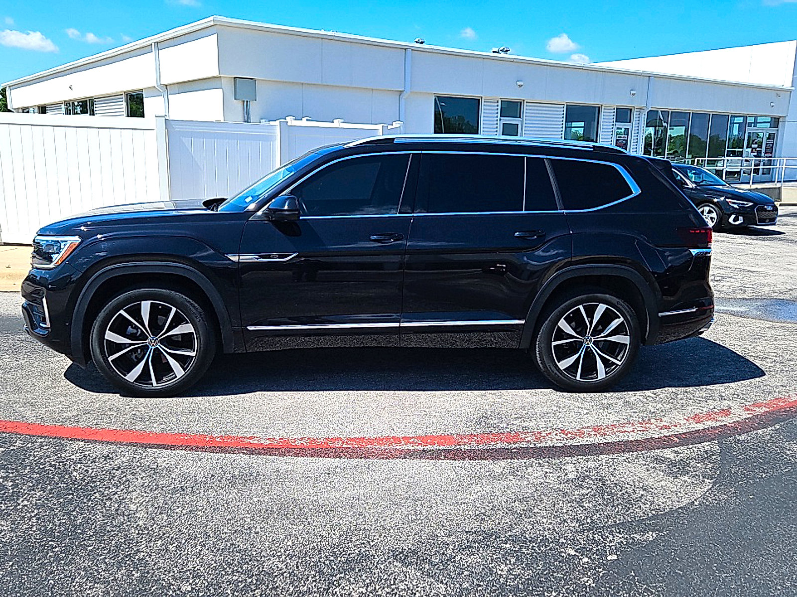 Used 2024 Volkswagen Atlas SEL Premium R-Line AWD/4WD image 3