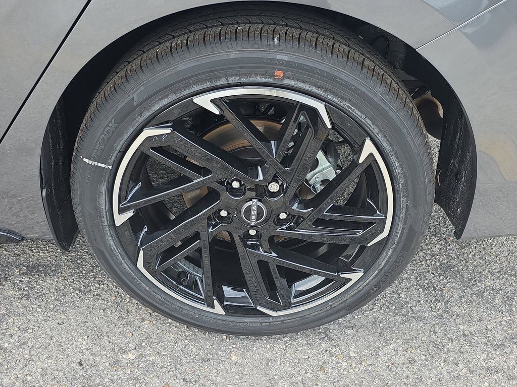 New 2026 Nissan Sentra SR w/ Floor Mat Package FWD image 13