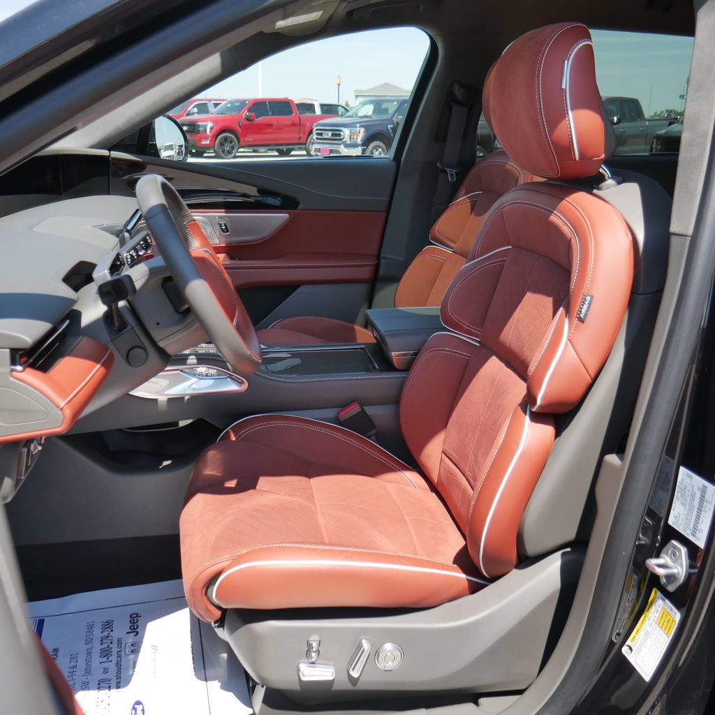 Used 2025 Lincoln Nautilus Black Label w/ Jet Appearance Package AWD/4WD image 4