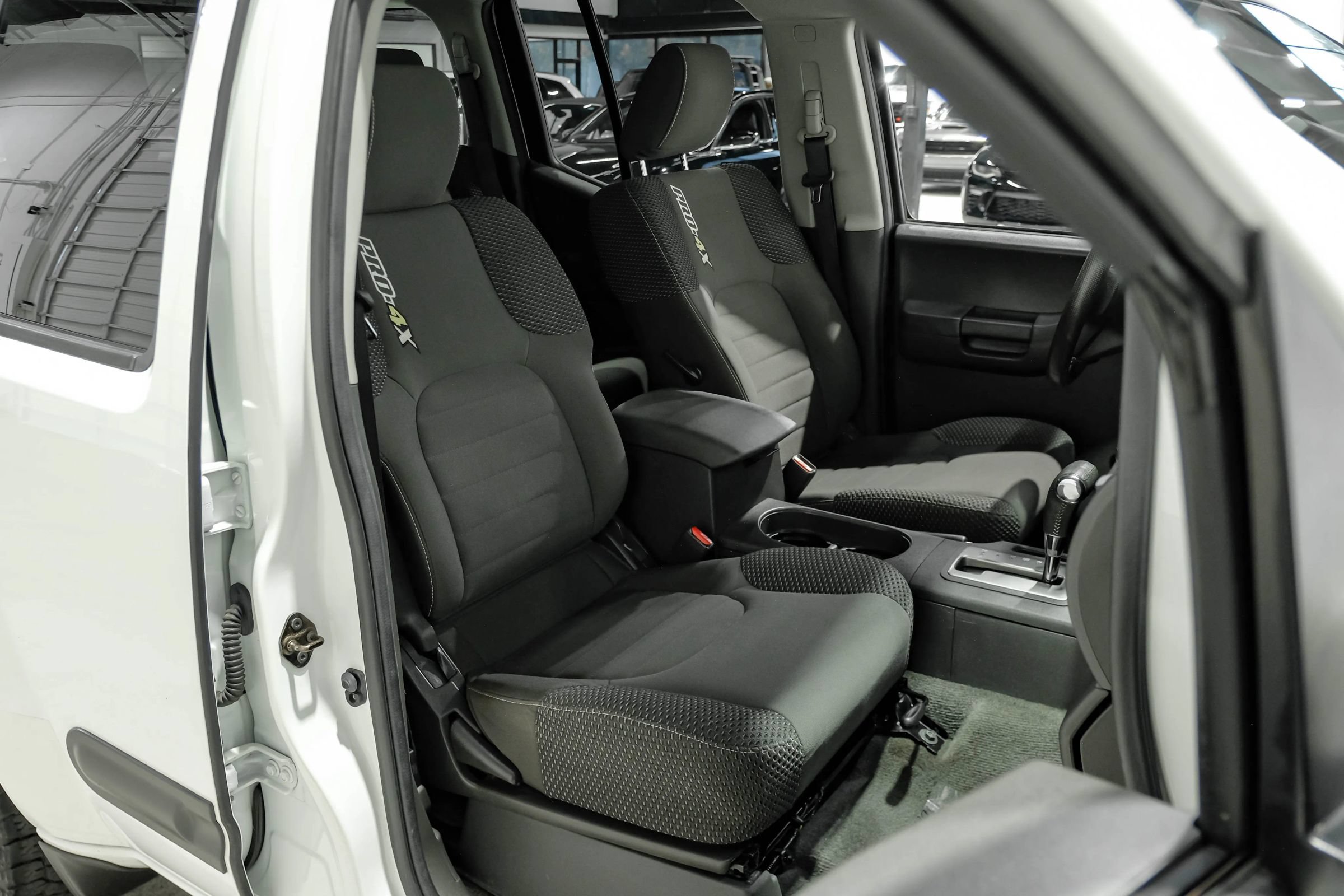 Used 2014 Nissan Xterra PRO-4X w/ Nevada Tow Package AWD/4WD image 38