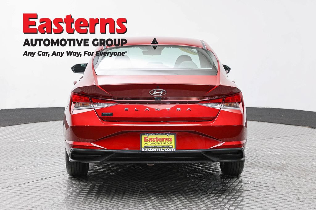 Used 2023 Hyundai Elantra SE FWD image 6