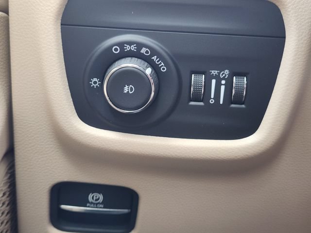 Certified 2025 Jeep Grand Cherokee Limited RWD image 26