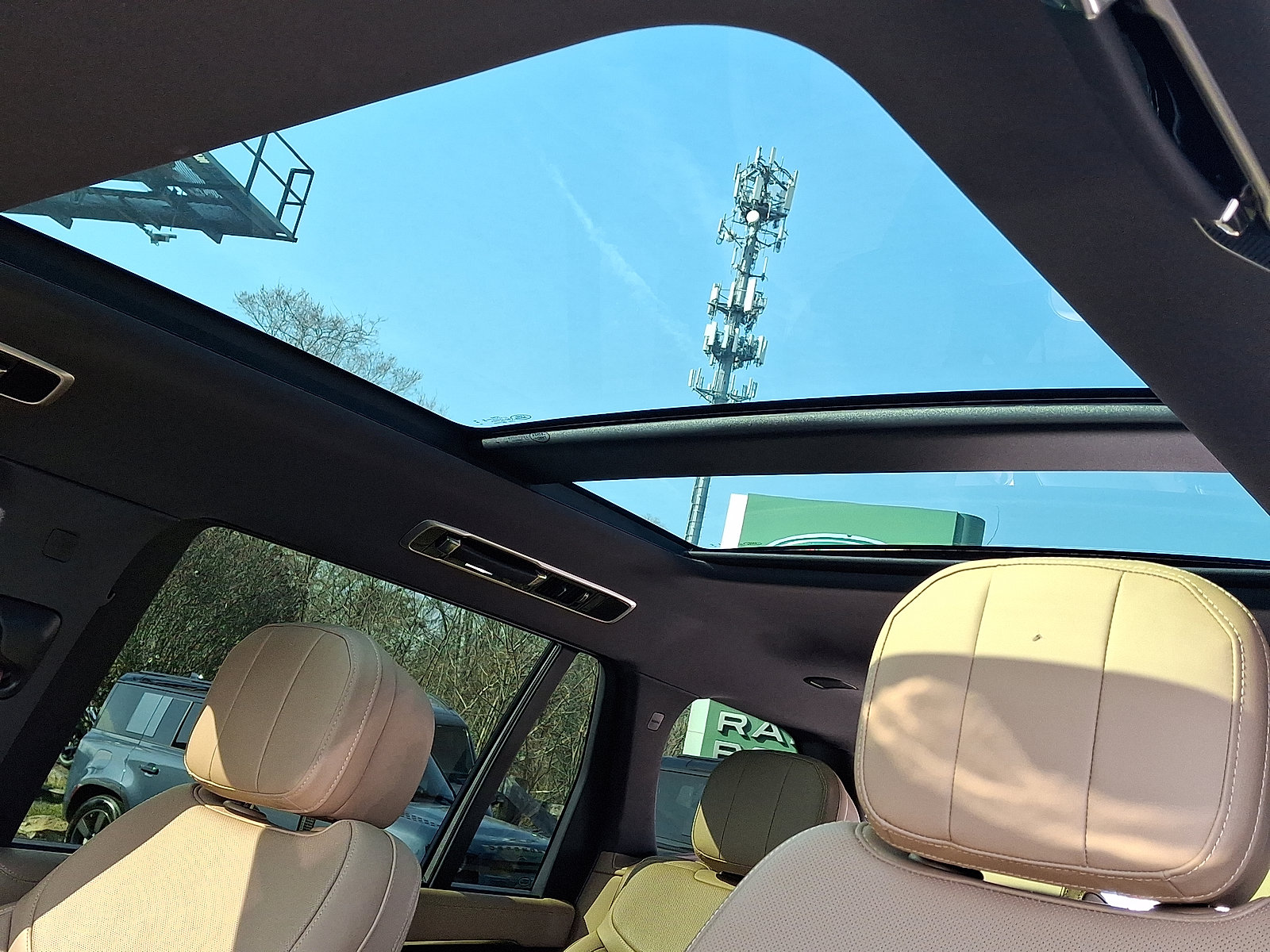 Used 2025 Land Rover Range Rover Long Wheelbase SE image 11