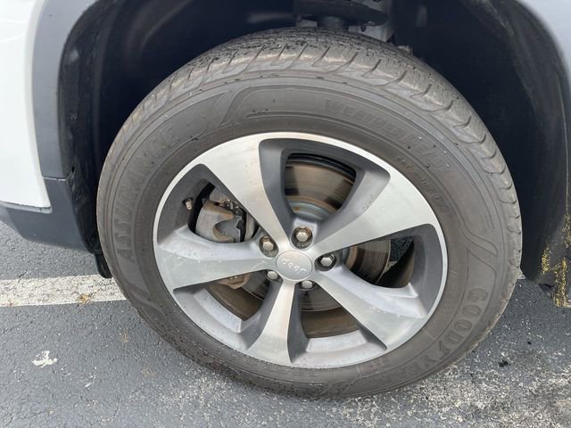 Used 2020 Jeep Cherokee Limited w/ Technology Group AWD/4WD image 10