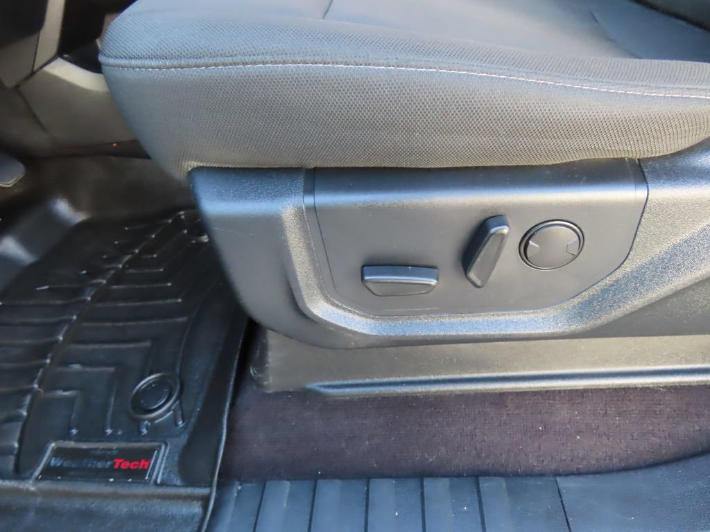Used 2019 Ford F150 XLT w/ Equipment Group 302A Luxury AWD/4WD image 11