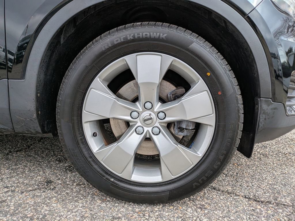 Used 2020 Volvo XC40 T4 Momentum w/ Protection Package Premier image 11