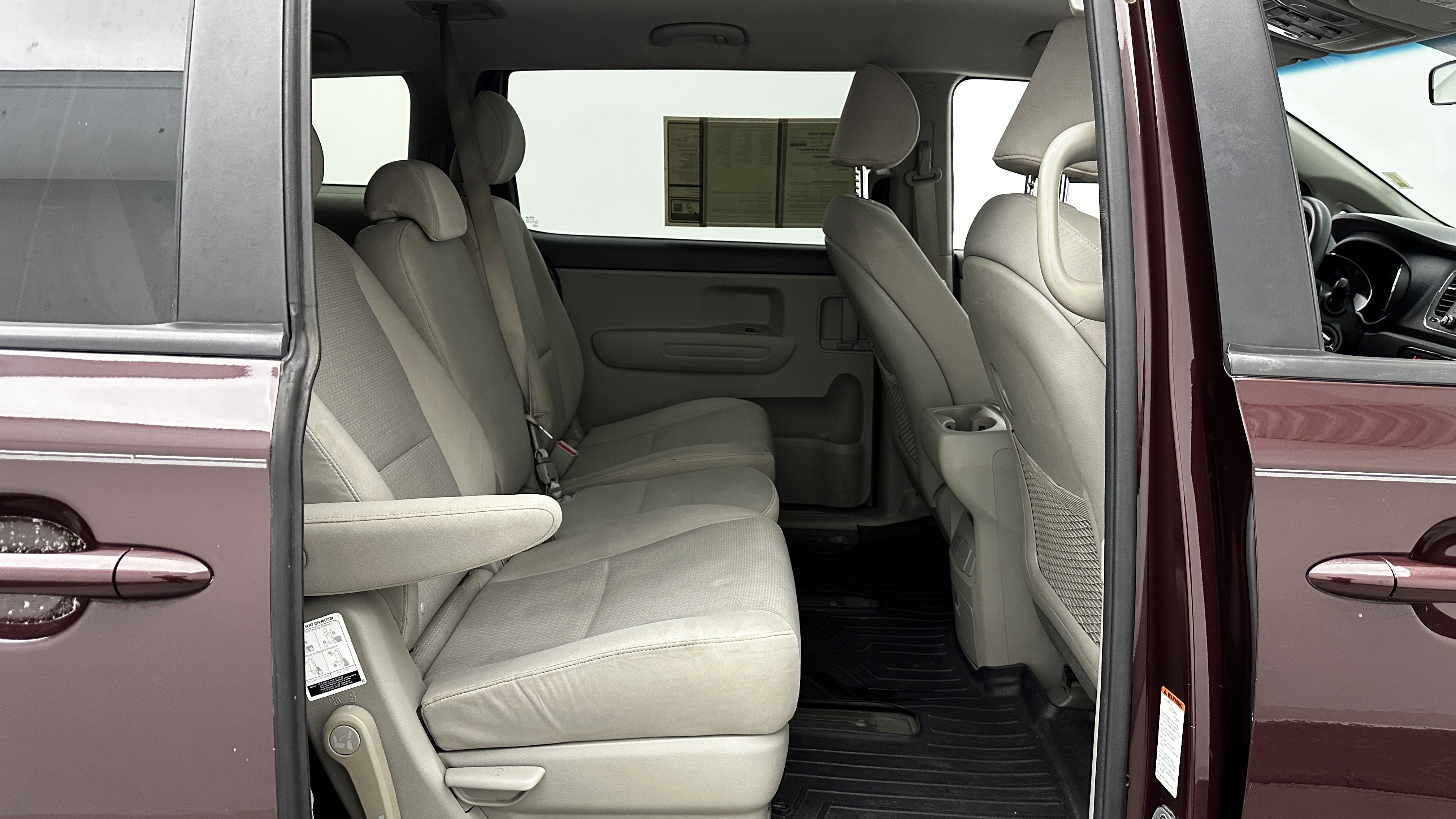 Used 2018 Kia Sedona LX image 30