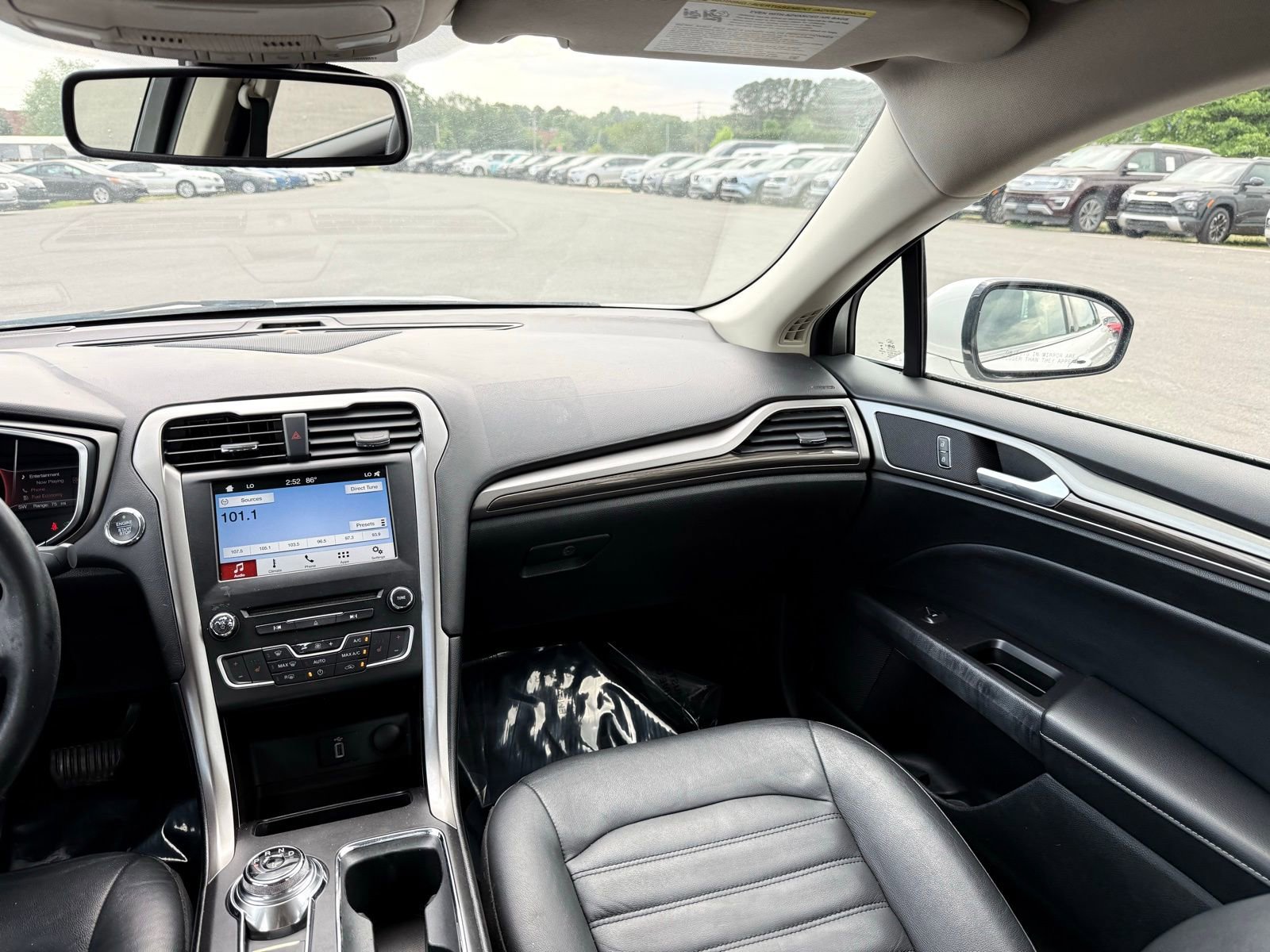 Used 2017 Ford Fusion SE w/ Equipment Group 602A FWD image 22