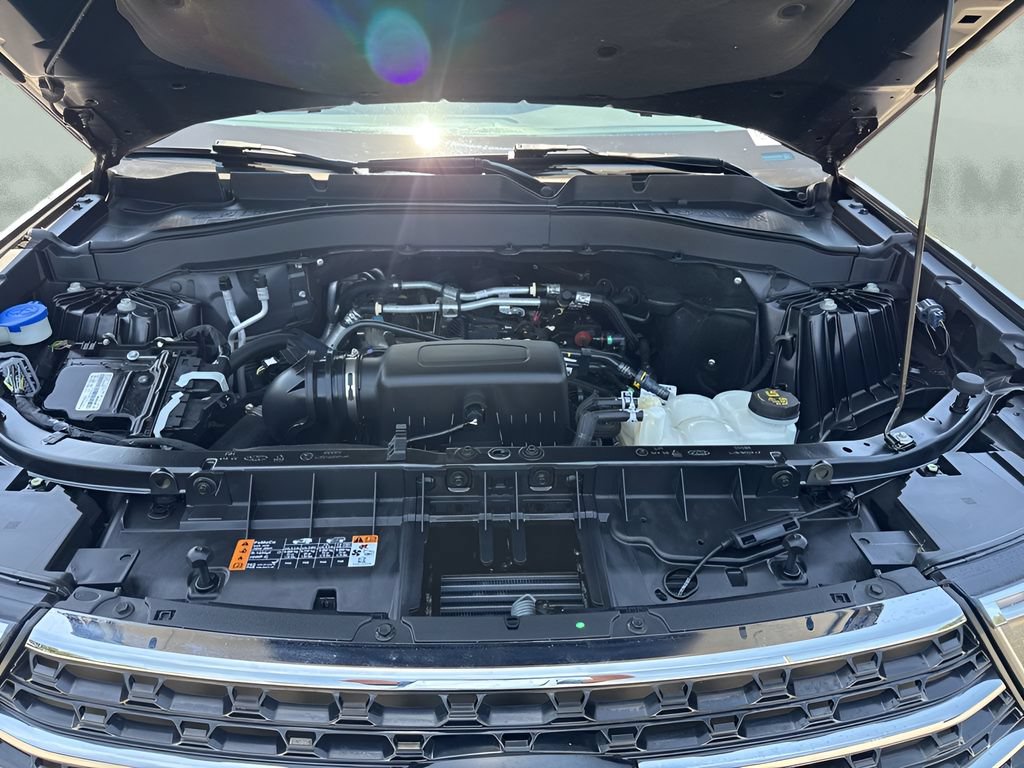 Used 2021 Ford Explorer XLT w/ Equipment Group 202A AWD/4WD image 30