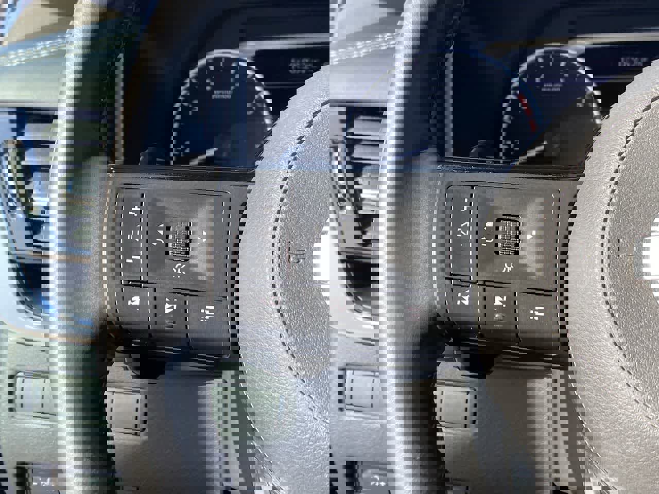 Used 2021 Nissan Rogue SV w/ Premium Package image 22